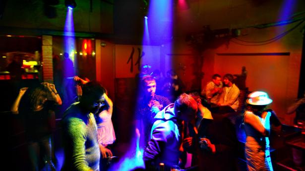 Nedlukningen af nattelivet er slut, og branchen har svært ved at finde folk nok. Arkivfoto: Søren Bidstrup/Ritzau Scanpix