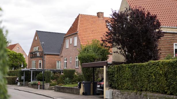 Boligejere i 17 kommuner – bl.a. på Bornholm, Læsø og Ærø og i Sorø, Svendborg, Horsens – kommer til at betale mere i skat i år og næste år. Arkivfoto: Tobias Kobborg/Ritzau Scanpix