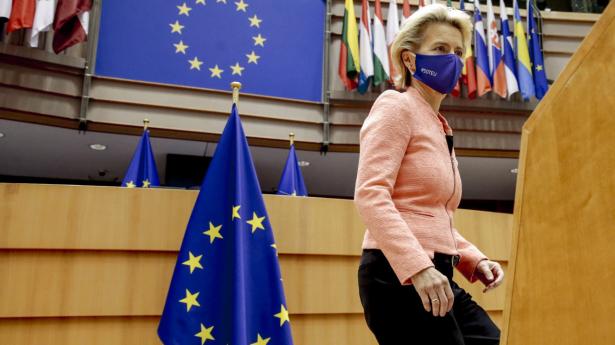 Ursula von der Leyen har tirsdag præsenteret et forslag, der skal dæmme op for hvidvask i de europæiske banker. Ét af forslagene lyder på et fælles EU-tilsyn. Arkivfoto: Olivier Hoslet/EPA/Ritzau Scanpix