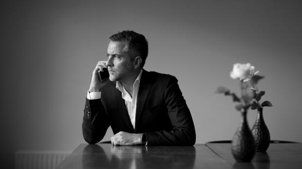 I forbindelse med det nye mæglersamarbejde købte Jacob Risgaard, medstifter af Coolshop, 10 pct. af ejerskabet i Jackie Phillip & Co. Real Estate. Jacob Risgaard og Jackie Phillip er gode venner privat, og advokaten hjalp selv den nordjyske investor, da han købte sin bolig i det sydspanske i 2017. Arkivfoto: Hans Christian Jacobsen