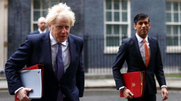 Rishi Sunak var finansminister i Boris Johnsons regering. Nu nævnes de begge som favoritter i kampen om at blive ny konservativ regeringschef efter Liz Truss. Arkivfoto: Simon Dawson/Reuters/Ritzau Scanpix