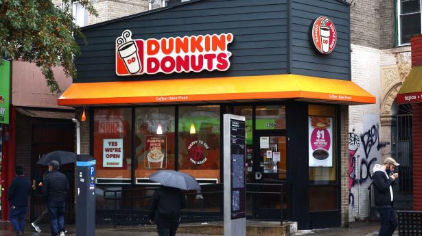 Dunkin'-koncernen driver i dag over 20.500 restauranter rundt om i verden, som i kølvandet på coronakrisen har oplevet et stigende salg. Arkivfoto: Michael M. Santiago/AFP/Ritzau Scanpix
