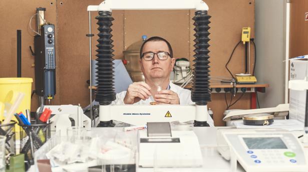 Karsten Lindhardt, adm. direktør i Biograil, vil udfordre Novo Nordisk med ny teknologi, der kan levere biologiske lægemidler via tarmvæggen  Foto: Jeppe Carlsen