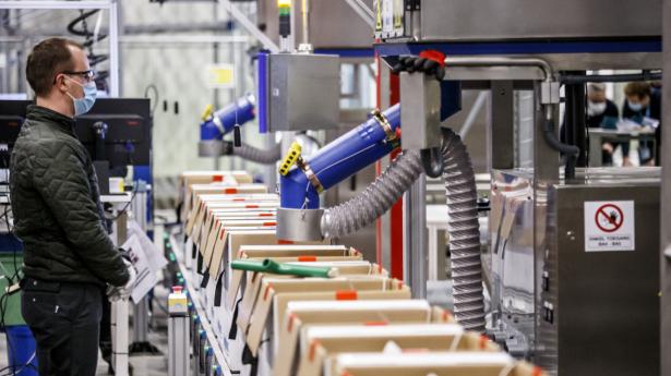 Dansk økonomi har set stærk ud over en bred kam igennem længere tid, men medicinalindustrien er den primære årsag til, at den økonomiske fremgang er fortsat i år.