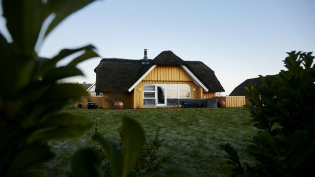 Stifter af velhaverfond begæret personlig konkurs: Sommerhuset ryger på tvangsauktion