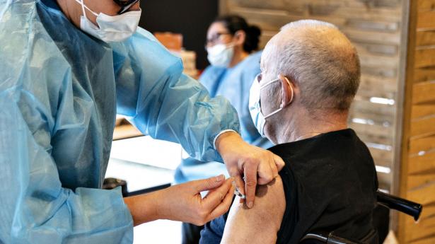 I Danmark skal det fortsat være frivilligt, om man vi lade sig vaccinere mod covid-19, mener politikere. Arkivfoto: Henning Bagger/Ritzau Scanpix