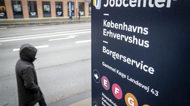 "Det er ikke kun selvstændige, der har oplevet tab. Det gælder også rigtig mange lønmodtagere, som står med et økonomisk efterslæb. Nogle har endda endnu ikke fundet et nyt job," skriver Jonas Schytz Juul. Arkivfoto: Mads Claus Rasmussen/Ritzau Scanpix