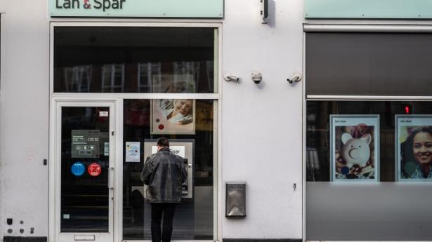 Der bliver tjent flere penge på både ind- og udlån i Lån & Spar, som nu opjusterer forventningerne til årets resultat. Arkivfoto: Emil Helms/Ritzau Scanpix