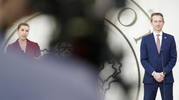 Statsminister Mette Frederiksen (S) præsenterer Kristian Jensen (V) som manden, der skal sikre Danmark en plads i FN‘s Sikkerhedsråd. Foto: Mads Claus Rasmussen/Ritzau Scanpix