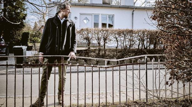 “Grundlæggende anbefaler vi, at kunderne holder fast i den risiko, de har,” siger Mads Moberg Reumert, der er cheføkonom i Danica Pension. Arkivfoto: Steven Achiam
