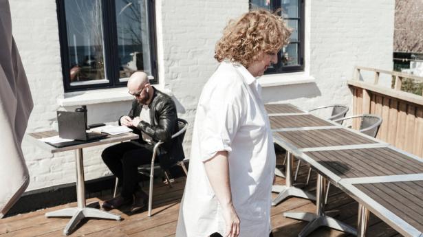 Der er både penge og viden at hente i erhvervspuljerne, som Erhvervshusene administrerer. Her er det Camilla Adelsted, der fik hjælpe af en konsulent fra Erhvervshus Sjælland til at genopbygge Gershøj Kro og Badehotel. Arkivfoto: Andreas Vinther