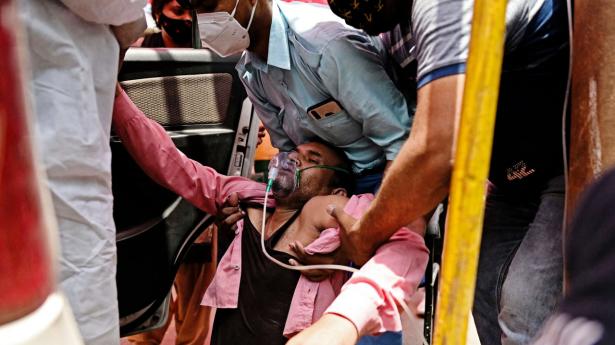 Coronasituationen i Indien er alarmerende, primært drevet af mangel på ilt. Foto: Sajjad Hussain/AFP/Ritzau Scanpix