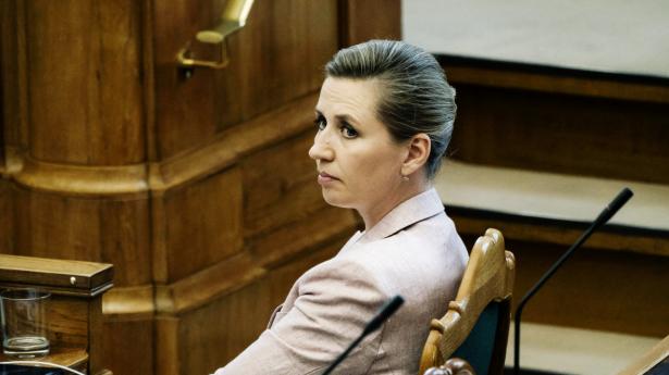 Et af statsminister Mette Frederiksens (S) vigtigste budskaber ved afslutningsdebatten var sikring af nødvendig arbejdskraft. Arkivfoto: Emil Helms/Ritzau Scanpix