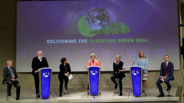 "Den fælleseuropæiske klimapolitik har nemlig enorm betydning for danske virksomheder, borgere og fællesskabet. Især bør vi rette øjnene mod udspillets ambitionsniveau," skriver Jonas Schytz Juul, cheføkonom, Fagbevægelsens Hovedorganisation. Foto: Yves Herman/Reuters/Ritzau Scanpix