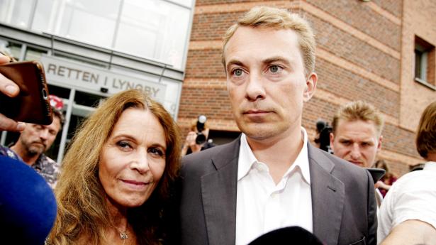 Dansk Folkepartis næstformand, Morten Messerschmidt, har under hele sagen haft sin kæreste Dot Wessman ved sin side. Foto: Martin Sylvest/Ritzau Scanpix