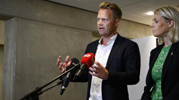 Udenrigsminister Jeppe Kofod og forsvarsminister Trine Bramsen efter et møde i weekenden om Afghanistan. Foto: 	Philip Davali/Ritzau Scanpix
