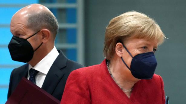 Forbundskansler Angela Merkel, CDU, er helt sikkert på vej ud efter valget 26. september. Finansminister Olaf Scholz, SPD, er en mulig afløser. Arkivfoto:Pool/Reuters/Ritzau Scanpix