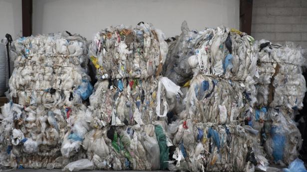 Selvfølgelig er der miljøudfordringer ved plast, men hvis man generelt opfordrer investorer til at undgå investeringer i plastvirksomheder, så mener vi, at rådet bygger på en meget begrænset indsigt i, hvad plast egentlig anvendes til. Arkivfoto: Anne-Dorthe Søgaard Jensen