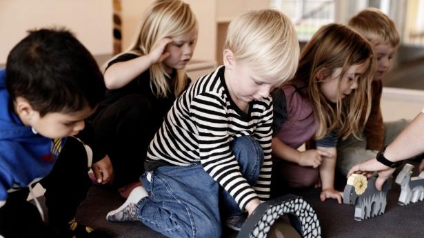 I Børnehuset Columbus tænkes børnenes sprog ind i alle aktiviteter. Fremtidige pædagoger skal klædes bedre på til at løfte den opgave, mener lektor Laila Kjærbæk fra SDU. Foto: Nina Pilgaard