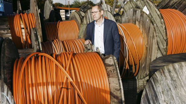 Jysk energi- og fiberkæmpe om forsyningskaos: “Man er virkelig nødt til at lave sit hjemmearbejde for at sikre sine varer. Ellers får man dem ikke”