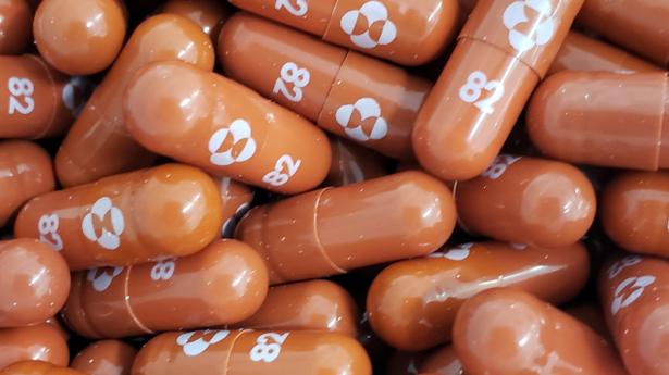 Det Europæiske Lægemiddelagentur (EMA) vil i næste uge indlede en løbende evaluering af coronabehandlingsmidlet molnupiravir. Arkivfoto: Merck/Reuters