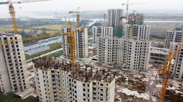 Gældstyngede Evergrande genoptager arbejdet på en række projekter