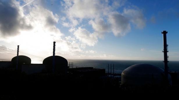 En ny reaktor på Flamanville-værket i det nordvestlige Frankrig er et af flere byggeprojekter, der er blevet forsinket  og dyrere end forventet. Arkivfoto: Charly Triballeau/AFP/Ritzau Scanpix