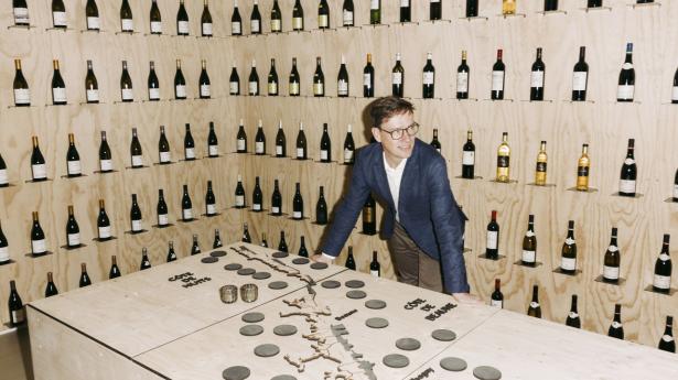 Thomas Sivholm, adm. direktør i Østjysk Vinforsyning, fortæller, at det har været en ekstremt ressourcekrævende øvelse af få certificeringen i hus. Foto: Tobias Nicolai