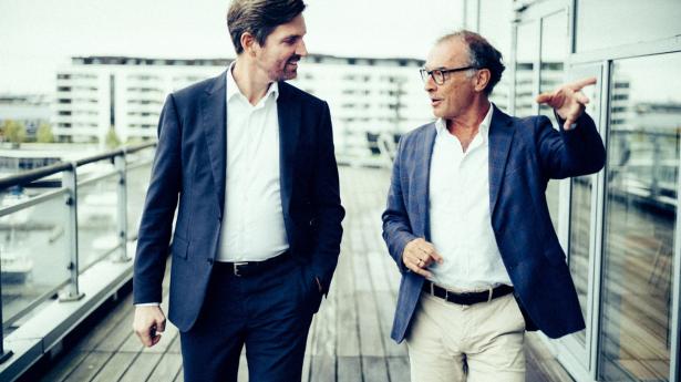 Mads Krogsgaard (t.h.), Novo Nordisk Fonden, og Ole Krogh Petersen, Danica, ønsker bedre samarbejde mellem politikere og private penge i klimakampen. Foto: Jeppe Bøje Nielsen
