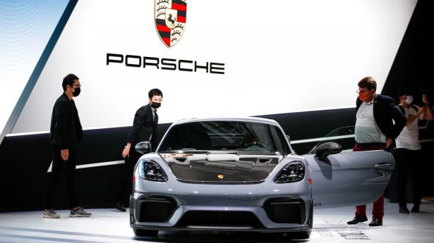 Europas største bilproducent ,Volkswagen, forbereder en børsnotering af Porsche. Arkivfoto: Ringo Chiu/Reuters/Ritzau Scanpix