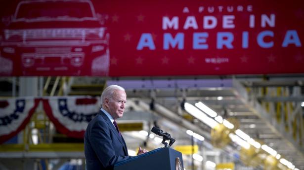 Præsident Joe Biden taler på en General Motors fabrik i Detroit, Michigan, hvor man producerer elbiler. Foto: Nic Antaya/AFP/Ritzau Scanpix