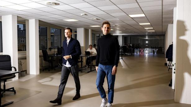 Et af de selskaber, som eksperter ser særligt vækstpotentiale i, er Mxney, der er startet af Mads Andreas Olesen (t.v.) og Morten Askekilde (t.h.). Selskabet vil være Europas nye bank for onlineiværksættere. Arkivfoto: Simon Fals