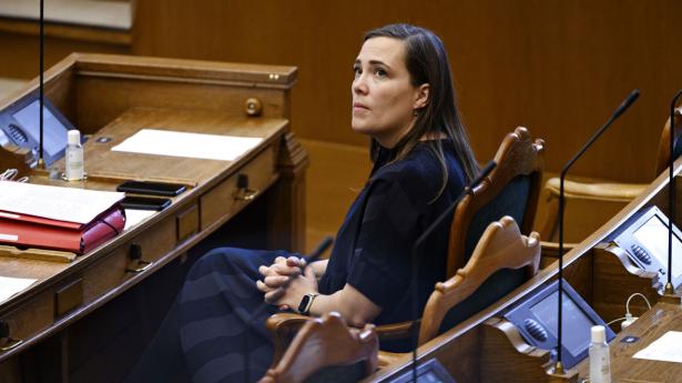 Daværende social- og ældreminister Astrid Krag (S) ville have en løsning “i en fart”. Halvandet år senere er endnu flere kontantkasser lukket, mens løsningen er udeblevet. Arkivfoto: Philip Davali/Ritzau Scanpix