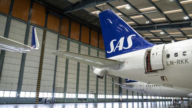 SAS fly til service i hangar i Københavns Lufthavn. Nu vil selskabet også have en base i Bergen, Norge. Foto: Mads Claus Rasmussen/Ritzau Scanpix