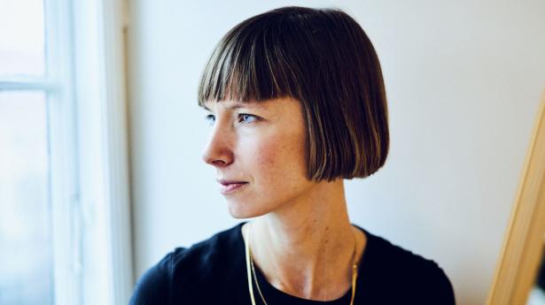 “Der sidder mange derude lige nu, som har en snigende fornemmelse af, at de sidder på en tikkende bombe og venter på, at den skal detoneres,” siger Johanne Grant. Foto: Thomas Nielsen