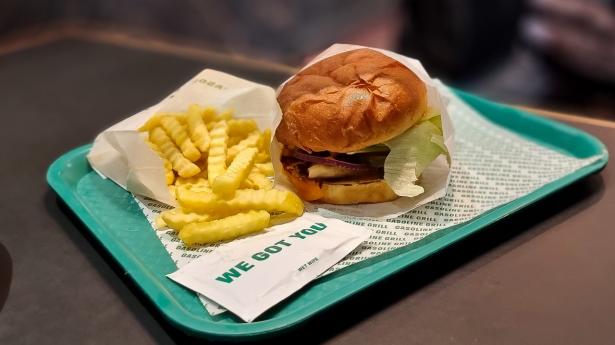 Grøntsagsburger med østershatsvampe. Foto: Ole Troelsø.