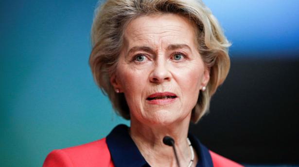 Ursula von der Leyen, formand for EU-Kommissionen, varsler en pakke af sanktioner mod Rusland tirsdag eftermiddag. Foto: Johanna Geron/AFP/Ritzau Scanpix