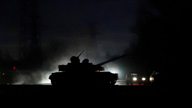 Tirsdag morgen meldte øjenvidner om russiske køretøjer på ukrainsk jord. Foto: Alexander Ermochenko/Reuters/Ritzau Scanpix