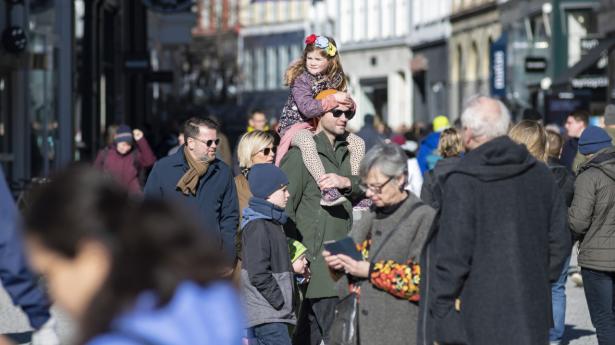 Mange danskere oplever i øjeblikket en pæn reallønsfremgang. Det skyldes, at lønningerne stiger kraftigt, mens inflationen er faldet mærkbart. Arkivfoto: Christian Lindgren/Ritzau Scanpix