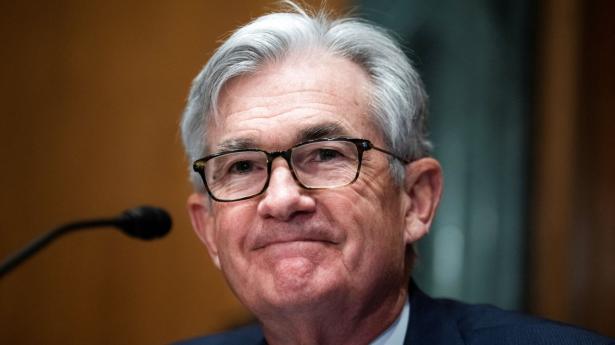 Centralbankchef Jerome Powell er en af de mest omtalte personer på de finansielle markeder i øjeblikket grundet massiv uro med stigende renter og inflation. Nu har han fået godkendt sin anden embedsperiode. Arkivfoto: Pool/Reuters/Ritzau Scanpix