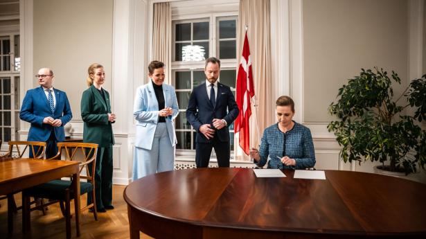 De fem “gamle” partier er enedes om en aftale, der markerer et stort skift i dansk sikkerhedspolitik. Foto: Emil Helms/Ritzau Scanpix