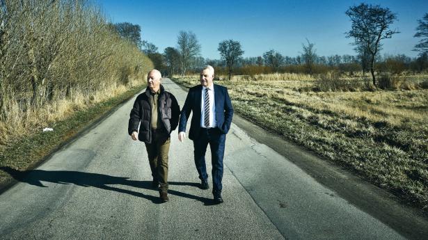 WPU’s bestyrelsesformand Niels Stielund (t.v.) og adm. direktør Niels Bagge er i gang med at opføre en ny fabrik på en mark i Fårevejle. Arkivfoto: Magnus Møller