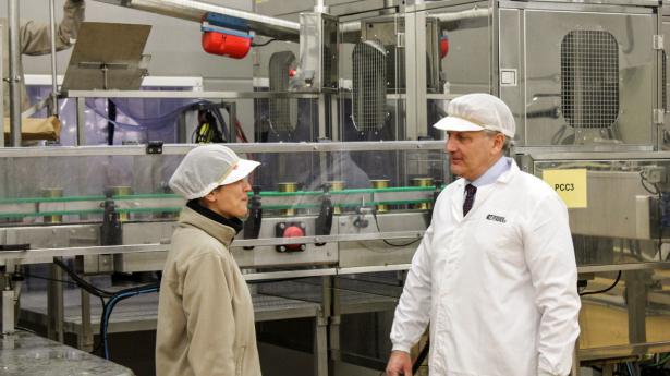 Flemming Jahn (t.h.) er i dag direktør og medejer af firmaet The 42 Degrees Company i Spanien, der producerer og sælger selvopvarmende dåsekaffe over hele Europa og Mellemøsten. Privatfoto