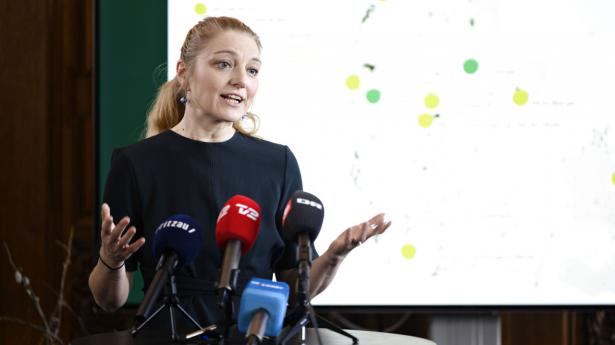 Zenia Stampe (R), her ved aftalen om naturparker, er gået hårdt til regeringen om Rwanda. Foto: Philip Davali/Ritzau Scanpix