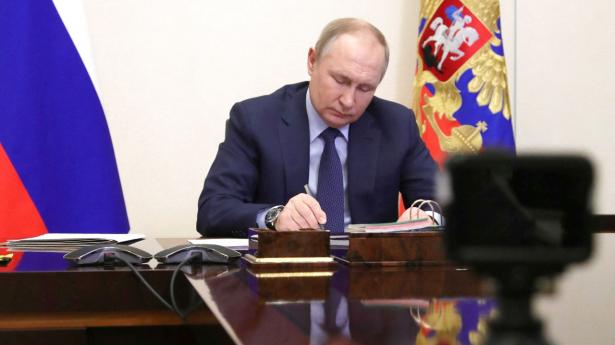 Vladimir Putin har underskrevet et dekret, der skal sikre, at energiselskaber betaler for russisk gas med rubler. Arkivfoto: Sputnik/Reuters/Ritzau Scanpix