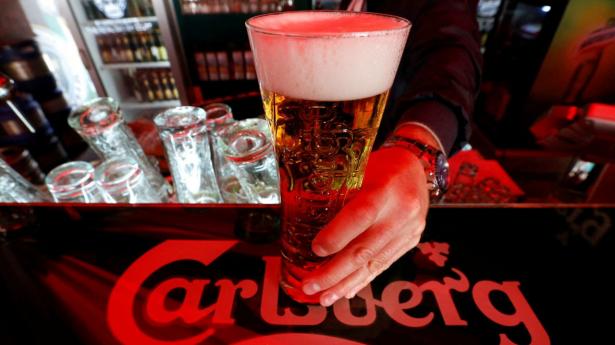 Carlsberg vil af med sit russiske bryggeri, men det er man ikke kommet endnu. Selskabet er derfor havnet på AP Pensions observationsliste og kan se frem til en øget dialog med investoren. Arkivfoto: Alexander Demianchuk/Reuters/Ritzau Scanpix