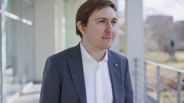 29-årige Emil Blücher (LA), har siddet i byrådet i Solrød Kommune siden 2014. Siden 2022 har han været borgmester. Arkivfoto: Bo Amstrup/Ritzau Scanpix