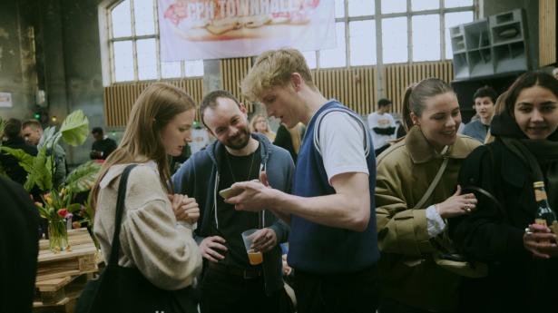 Townhall-møderne tiltrækker erfarne tech-iværksættere, nye talenter og mennesker der bare er nysgerrige. Foto: Jonas Pryner Andersen