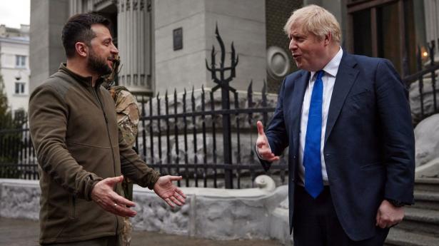 Tidligere på måneden besøgte Storbritanniens premierminister, Boris Johnson, Ukraines præsident, Volodymyr Zelenskyj, i Kyiv. Arkivfoto: Stringer/AFP/Ritzau Scanpix