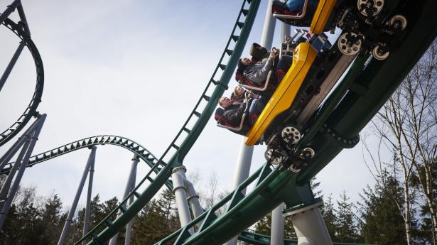 Fårup Sommerland har investeret 100 mio. kr. i en ny forlystelse, Fønix. Det er Danmarks nu største rutsjebane. Foto: Claus Bjørn Larsen